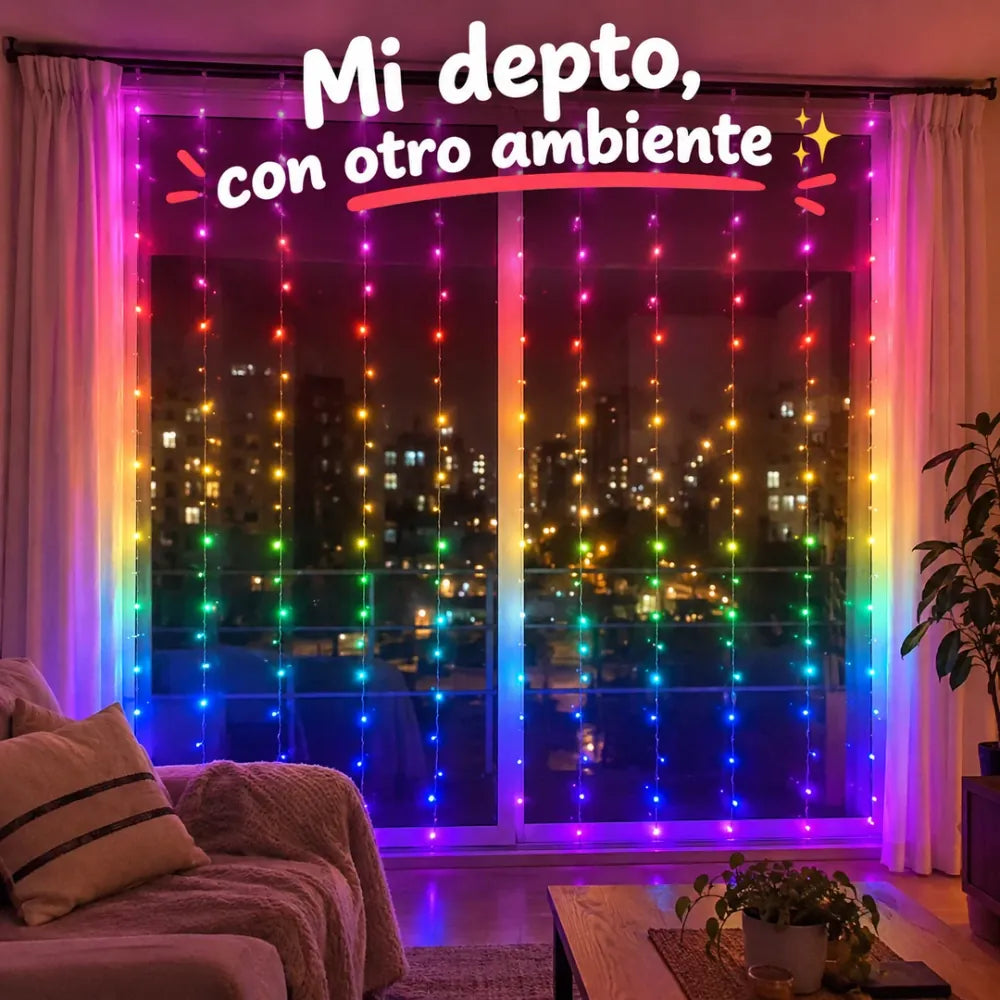 Ventana de un departamento de noche con la cortina de luces multicolor encendida