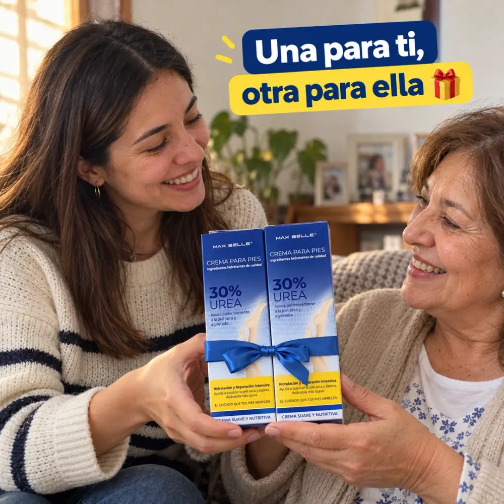 Hija regalándole a su mamá dos cremas para pies 30% urea